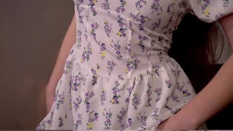 Snapshot of elliephant_ chatting on 01-05-25, 03:34 just Emily online show from 01-05-25, 03:34