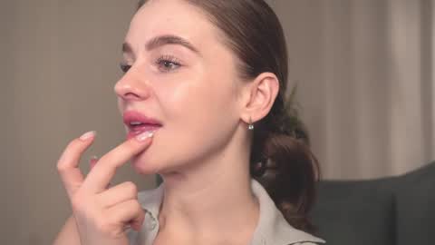 Snapshot of elliephant_ chatting on 01-13-25, 12:35 just Emily online show from 01-13-25, 12:35