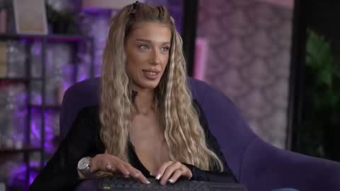 Ellie online show from 09-13-25, 07:19