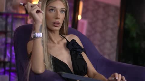 Ellie online show from 09-19-25, 06:59