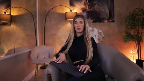 Ellie online show from 11-30-25, 05:22