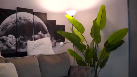 Ellie online show from 12-14-25, 07:07