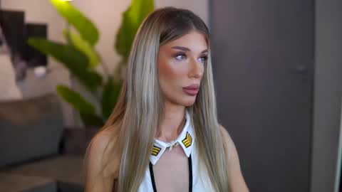 Ellie online show from 12-17-25, 07:09