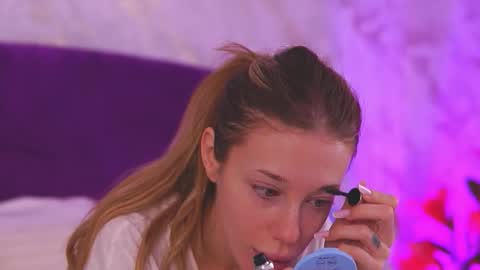 Snapshot of ellinanuria chatting on 02-17-26, 04:09 EllinaNuria online show from 02-17-26, 04:09