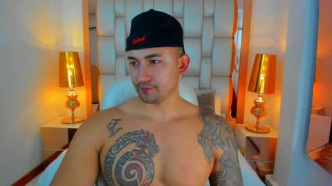 Snapshot of elliott_veelez chatting on 12-05-24, 08:33 E L L I O T V E L E Z online show from 12-05-24, 08:33