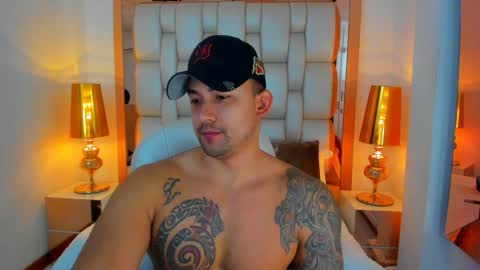 Snapshot of elliott_veelez chatting on 12-15-24, 12:06 E L L I O T V E L E Z online show from 12-15-24, 12:06