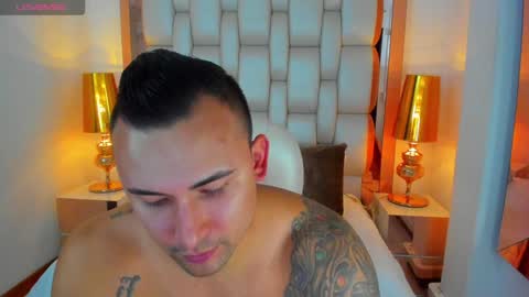 Snapshot of elliott_veelez chatting on 01-08-25, 08:29 E L L I O T V E L E Z online show from 01-08-25, 08:29