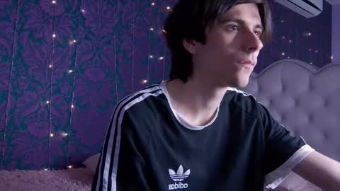 ellis_rin online show from 10-19-25, 09:04