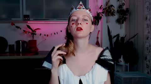 elly_helly online show from 10-31-25, 08:21