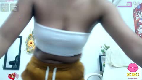 Snapshot of elly_willis chatting on 10-10-25, 03:22 Elly online show from 10-10-25, 03:22