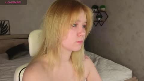 Snapshot of ellya_castro chatting on 10-21-25, 12:55 ellya_castro online show from 10-21-25, 12:55