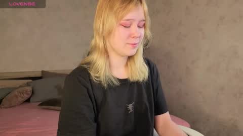 Snapshot of ellya_castro chatting on 11-10-25, 12:20 ellya_castro online show from 11-10-25, 12:20