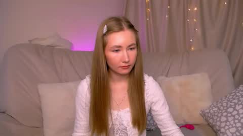 Snapshot of ellycolins chatting on 11-13-25, 03:16 Elly online show from 11-13-25, 03:16