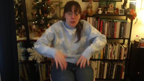 Elly Naomi online show from 11-23-25, 10:31