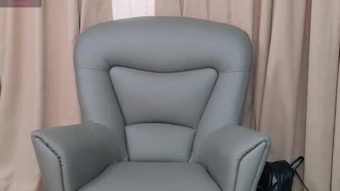 Snapshot of ellyross_ chatting on 03-08-25, 11:27 EllyRoss online show from 03-08-25, 11:27