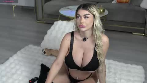 Elly online show from 10-13-25, 05:02