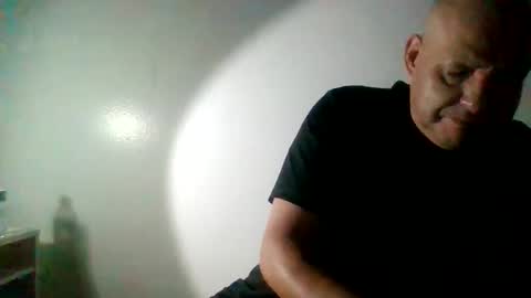 elmario24 online show from 10-28-25, 10:19