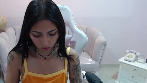 Elody  online show from 02-05-25, 03:23