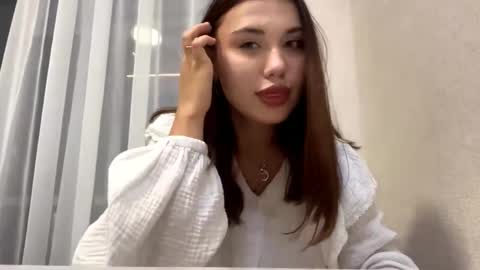 Snapshot of eloisetatsuhara chatting on 10-16-25, 06:09 Alice online show from 10-16-25, 06:09