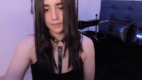 elowen_halley1 online show from 10-21-25, 07:03