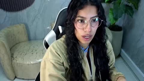 Evelyn  online show from 10-01-25, 12:33