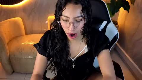 Evelyn  online show from 10-02-25, 12:12