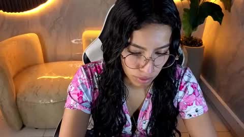 Evelyn  online show from 10-03-25, 12:13