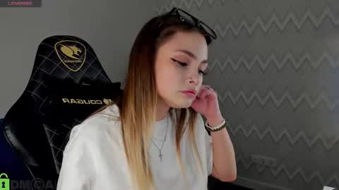 elsa_carterr online show from 11-04-25, 08:52