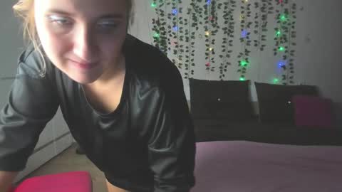 Elsa  online show from 09-11-25, 01:11
