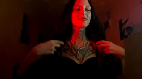 Snapshot of elswythfrake chatting on 09-20-25, 09:16 Evelyn online show from 09-20-25, 09:16