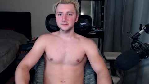 Snapshot of elvin_vaenight chatting on 10-10-25, 12:31 Elvin Vaenight online show from 10-10-25, 12:31