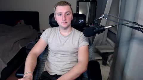 Snapshot of elvin_vaenight chatting on 10-12-25, 11:37 Elvin Vaenight online show from 10-12-25, 11:37