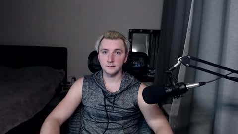 Snapshot of elvin_vaenight chatting on 10-14-25, 12:22 Elvin Vaenight online show from 10-14-25, 12:22