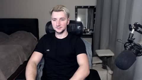 Snapshot of elvin_vaenight chatting on 10-30-25, 06:52 Elvin Vaenight online show from 10-30-25, 06:52