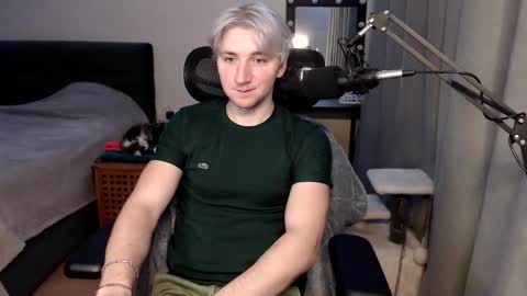 Snapshot of elvin_vaenight chatting on 11-11-25, 10:32 Elvin Vaenight online show from 11-11-25, 10:32