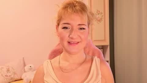 Elvira online show from 11-21-25, 07:51