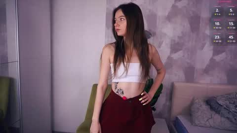 Snapshot of elwynaeddie chatting on 09-17-25, 05:31 Viola online show from 09-17-25, 05:31