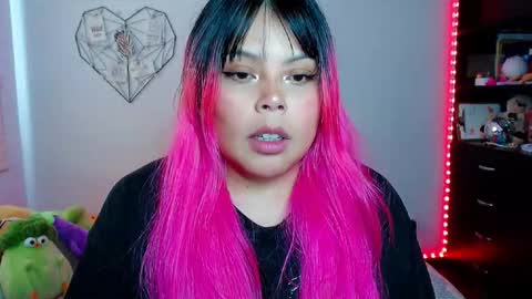 Snapshot of elymoon chatting on 01-05-26, 09:18 Ely online show from 01-05-26, 09:18