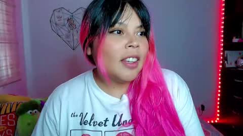 Snapshot of elymoon chatting on 01-09-26, 10:33 Ely online show from 01-09-26, 10:33