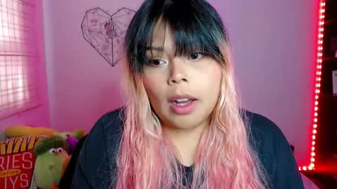 Snapshot of elymoon chatting on 02-01-26, 10:19 Ely online show from 02-01-26, 10:19