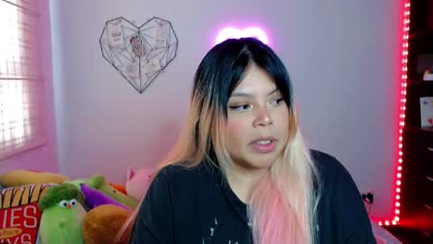 Snapshot of elymoon chatting on 02-08-26, 08:45 Ely online show from 02-08-26, 08:45