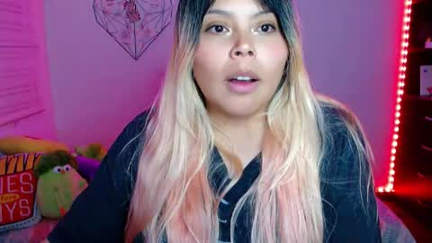 Snapshot of elymoon chatting on 02-20-26, 01:24 Ely online show from 02-20-26, 01:24