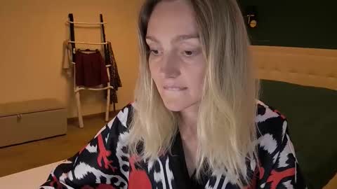 elyrasnarl online show from 10-06-25, 07:44