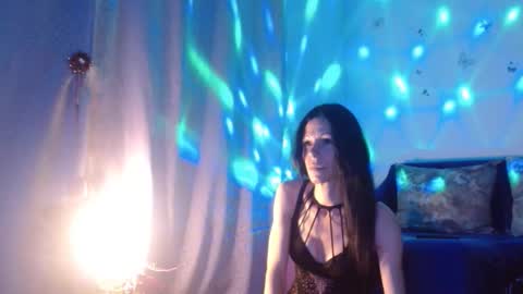 Elisa online show from 10-20-25, 05:46