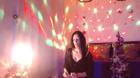 Elisa online show from 12-22-25, 07:44