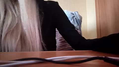 Snapshot of elza_com chatting on 10-24-25, 07:16 Elza Kom online show from 10-24-25, 07:16