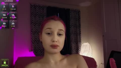 Em1l1a online show from 11-10-25, 01:54