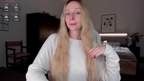 Snapshot of em_emilie chatting on 09-17-25, 07:26 Emilie online show from 09-17-25, 07:26