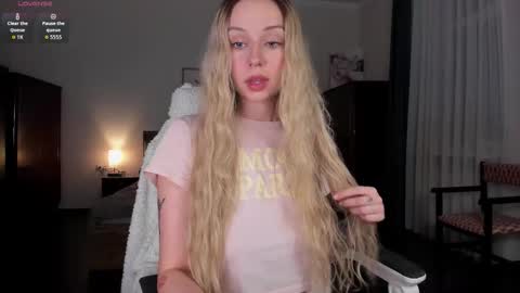 Snapshot of em_emilie chatting on 11-07-25, 03:34 Emilie online show from 11-07-25, 03:34