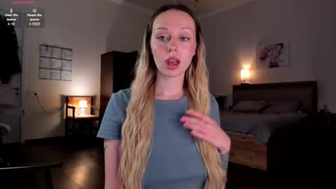 Snapshot of em_emilie chatting on 02-20-26, 08:20 Emilie online show from 02-20-26, 08:20